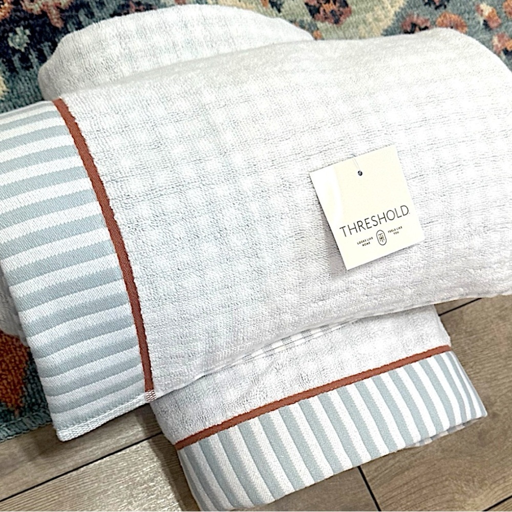 New Threshold Gingham Luxury Bath Towel Set 2 Pc XL Traditional Gingham Plaid